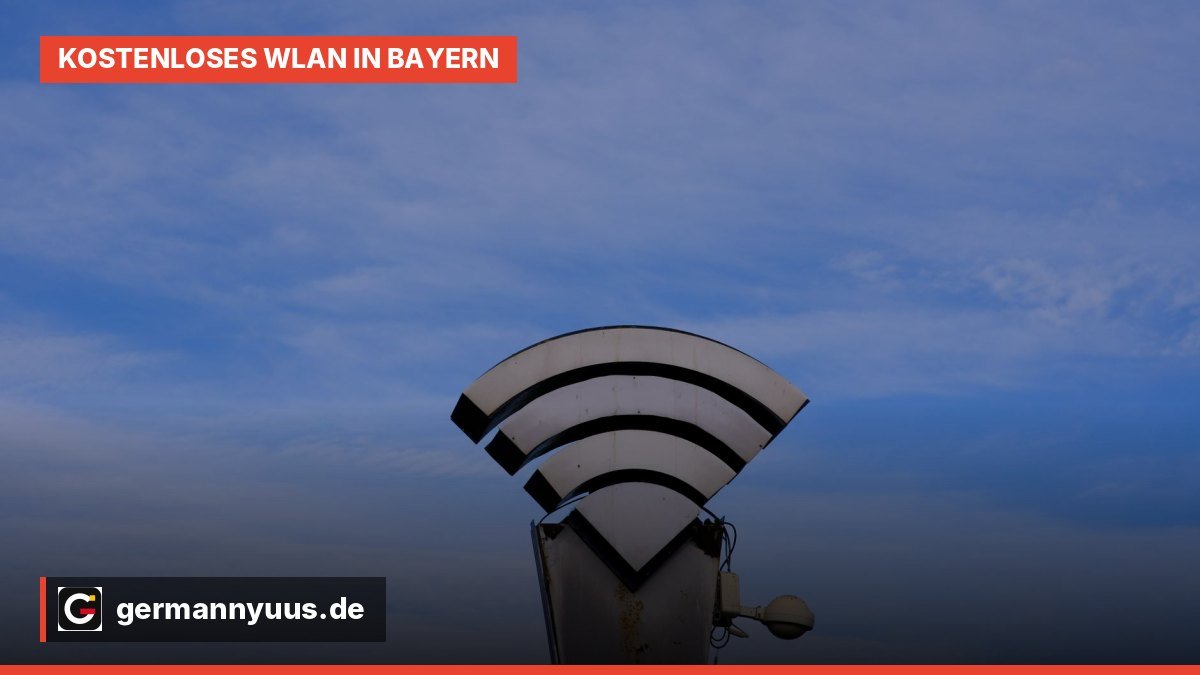 Mann nutzt kostenloses BayernWLAN an einem öffentlichen Platz in Bayern